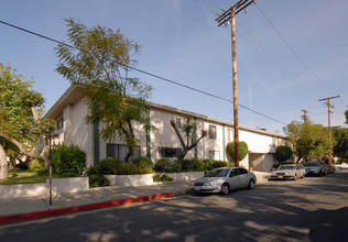 4749 Denny Ave in North Hollywood, CA - Building Photo - Building Photo