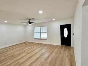 127 Cordoba Cir in Royal Palm Beach, FL - Building Photo - Building Photo