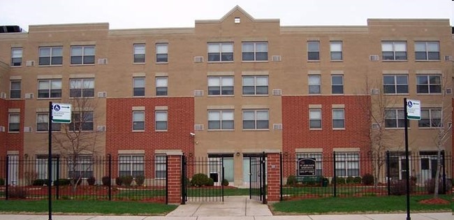 St. Ailbe Faith Apartments in Chicago, IL - Foto de edificio - Building Photo