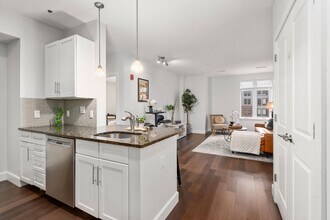 1501 Commonwealth Ave in Boston, MA - Building Photo - Building Photo