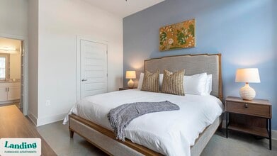 404 W 26th St, Unit 8102 in Charlotte, NC - Foto de edificio - Building Photo