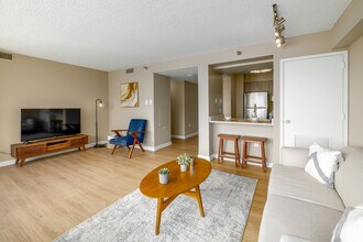 Parkstone Alexandria in Alexandria, VA - Foto de edificio - Interior Photo