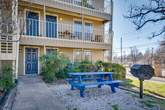 202 E 45th St in Austin, TX - Building Photo - Building Photo
