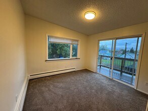 145 W 24th Ave in Anchorage, AK - Building Photo - Building Photo