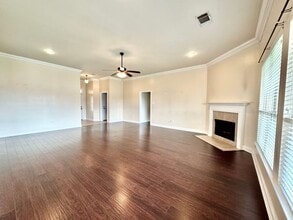 42575 Wynstone Drive in Prairieville, LA - Building Photo - Building Photo