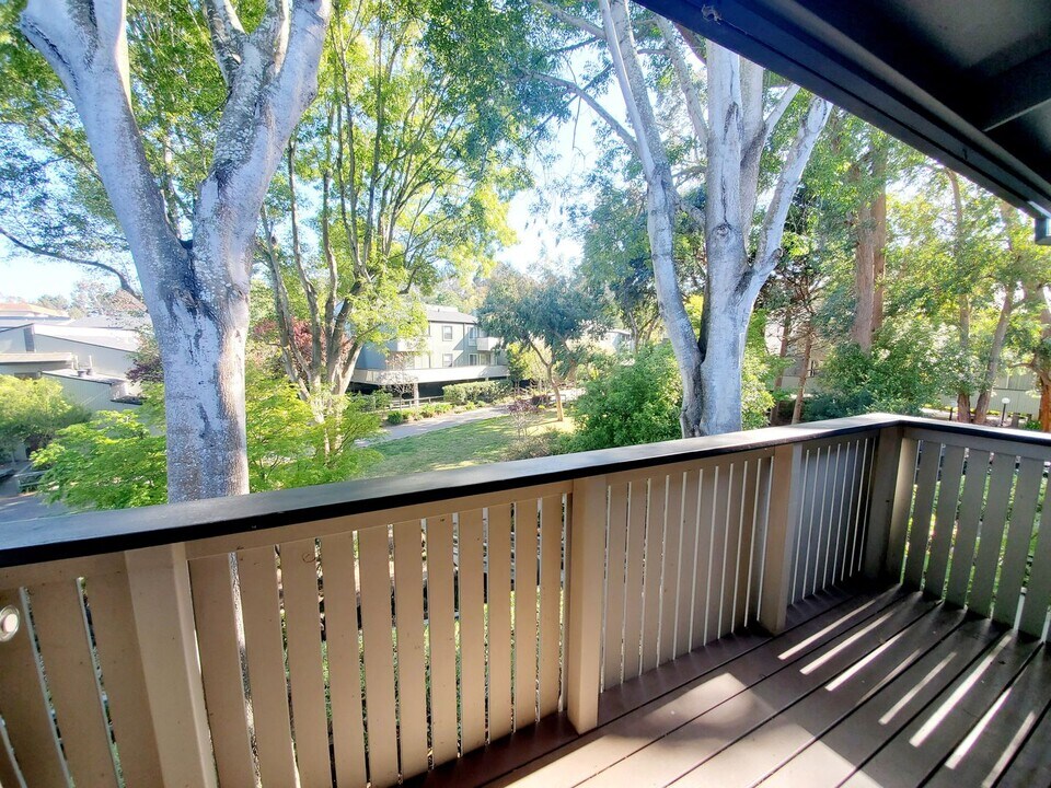 133 Piccadilly Pl in San Bruno, CA - Building Photo