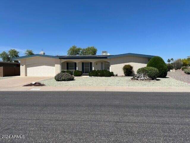 10802 W Lola Dr in Sun City, AZ - Building Photo