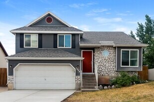 1805 N 225 W in Layton, UT - Building Photo