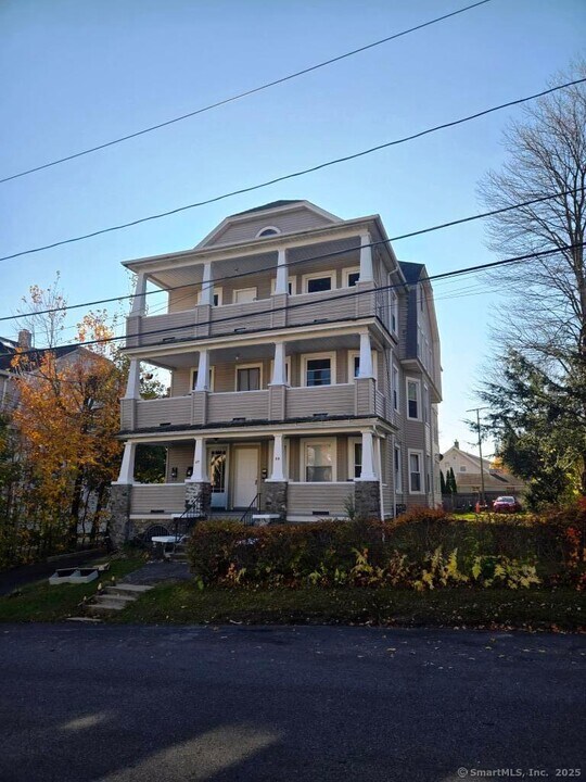 67 Fox St in Waterbury, CT - Building Photo