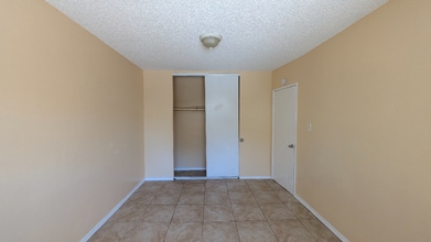 1545 W 19th St in Long Beach, CA - Building Photo - Building Photo