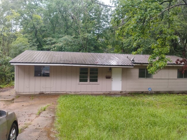 2819 Teresa Dr