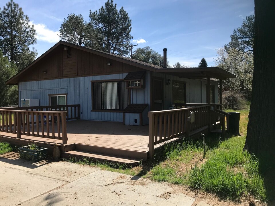 28930 Oak Ln in Pine Valley, CA - Foto de edificio