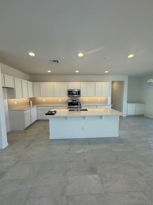 14804 W Cottontail Ln in Surprise, AZ - Building Photo - Building Photo