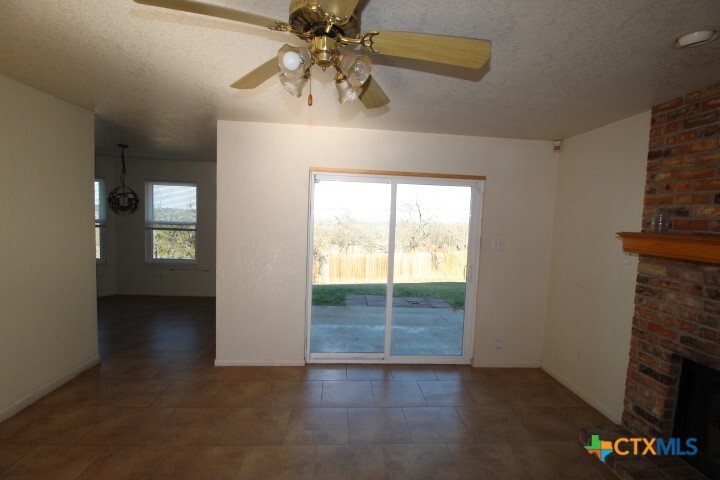 1203 Bowen Ave in Copperas Cove, TX - Building Photo