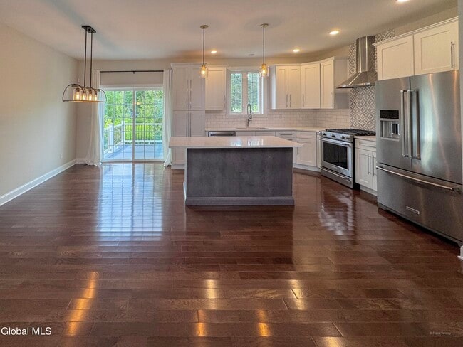 10 Cypress St in Ballston Lake, NY - Building Photo - Building Photo