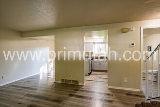 3564 E 7800 S in Cottonwood Heights, UT - Foto de edificio - Building Photo