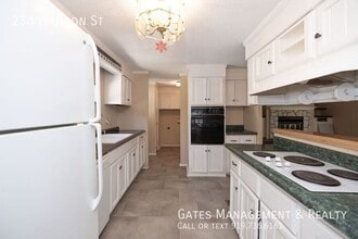 230 W Union St in Hillsborough, NC - Building Photo - Building Photo