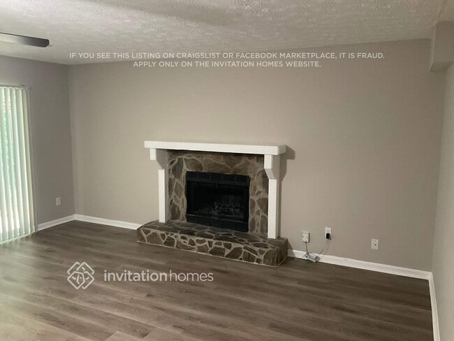 2413 Leslie Brook Dr in Decatur, GA - Foto de edificio - Building Photo