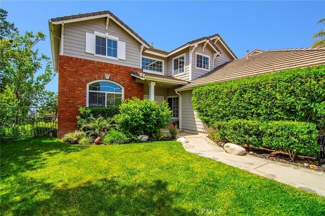 24574 Overland Dr, Unit Lower Floor Standard Bedroom in Los Angeles, CA - Foto de edificio - Building Photo