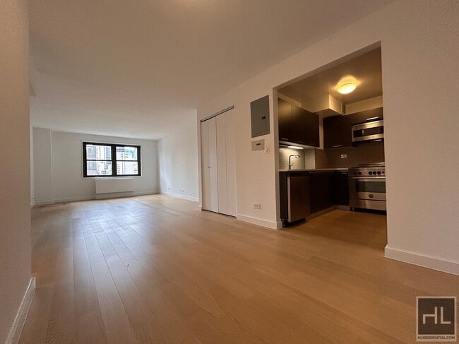 East 39th Street in New York, NY - Building Photo - Building Photo