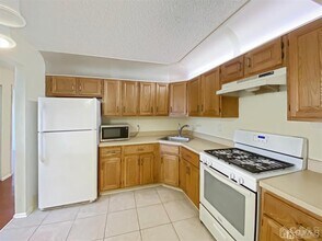 479 Danbury Ln in East Brunswick, NJ - Building Photo - Building Photo