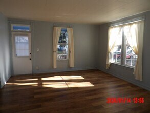 1306 10th St in La Grande, OR - Building Photo - Building Photo