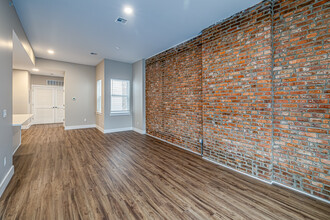 120 Elm St in Newark, NJ - Building Photo - Interior Photo