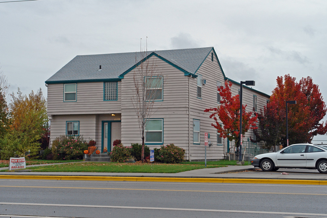 1170 SW 4th St in Ontario, OR - Building Photo