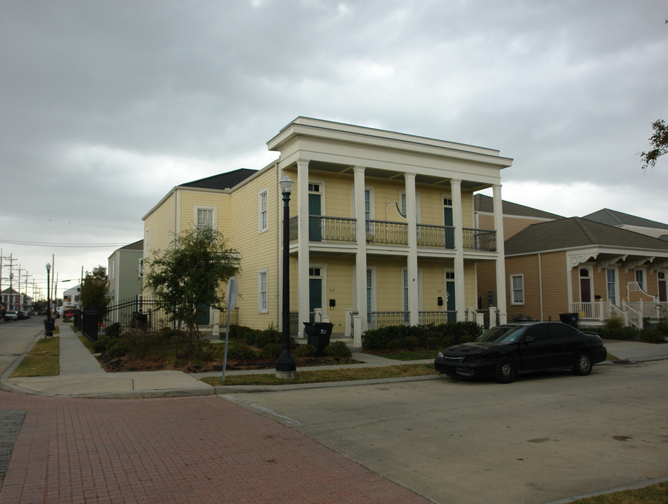 800 St Mary Dr in New Orleans, LA - Building Photo