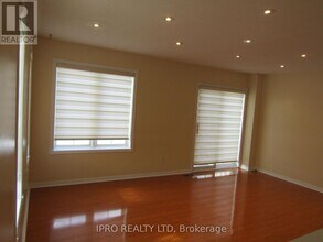 99 Monaco Ct in Brampton, ON - Building Photo - Building Photo