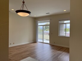 654 N Santa Cruz Ave, Unit F in Los Gatos, CA - Building Photo