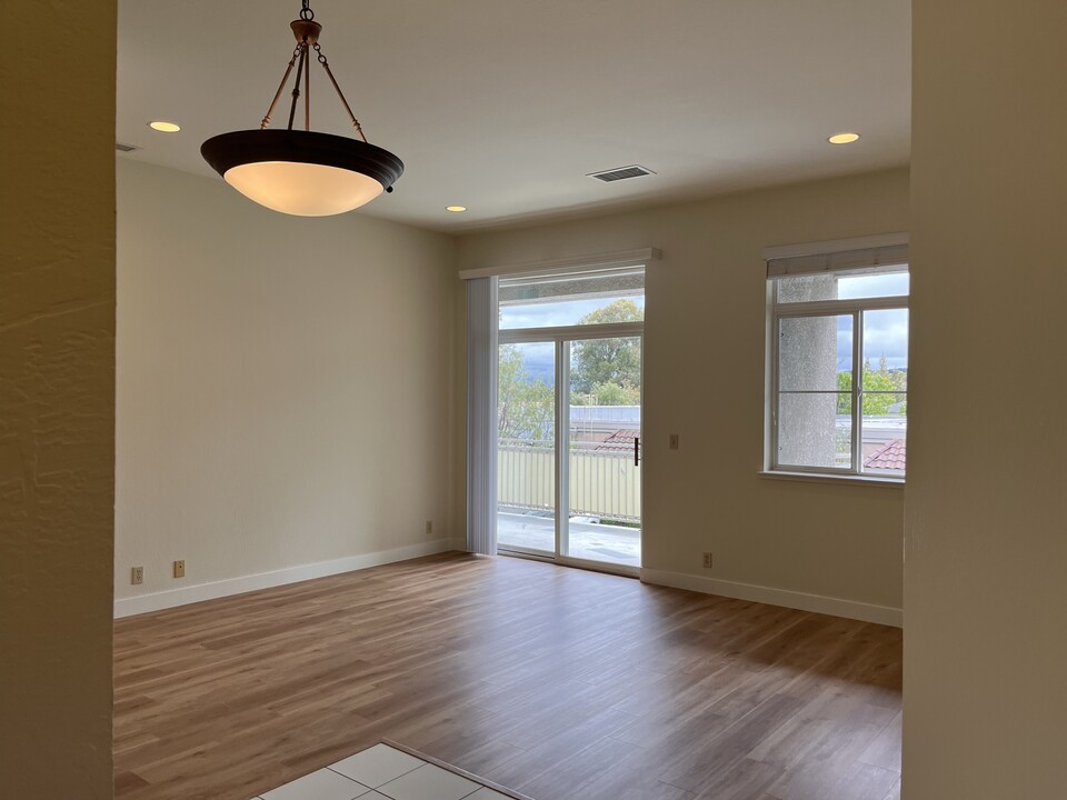 654 N Santa Cruz Ave, Unit F in Los Gatos, CA - Building Photo