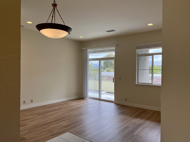 654 N Santa Cruz Ave, Unit F