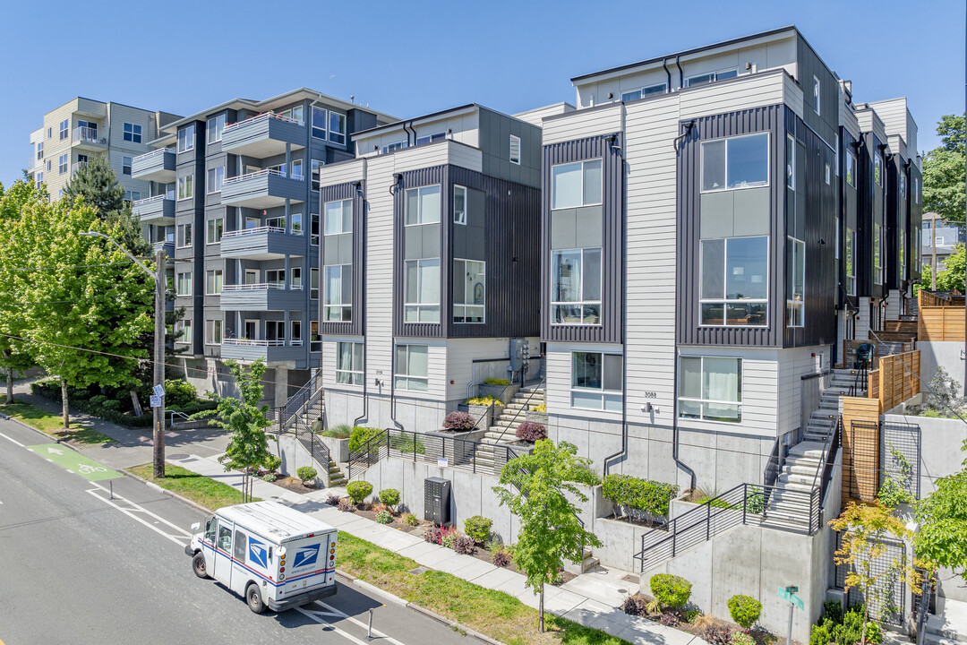 3088-3104 SW Avalon Way in Seattle, WA - Building Photo