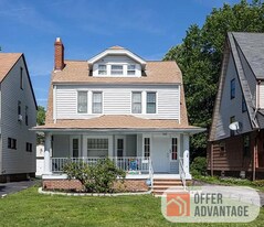 3777 Montevista Rd in Cleveland Heights, OH - Building Photo
