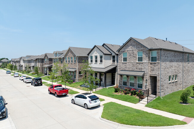 Urban Trails Cottages in North Richland Hills, TX - Foto de edificio - Building Photo