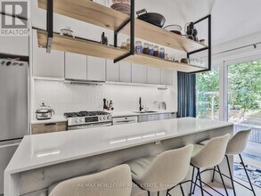 11 Hill Crest Ave in Toronto, ON - Building Photo - Building Photo