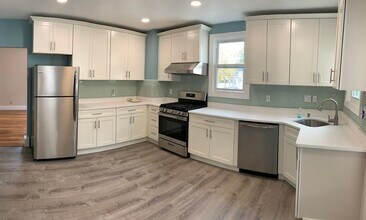 56-58-58 Lexington St in Newton, MA - Building Photo - Building Photo