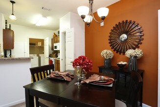 Colonial Village At Beaver Creek Apartments Apex Nc 2br 2ba 1027 Sf Dining Area Colonial Village At Beaver Creek Apartments
