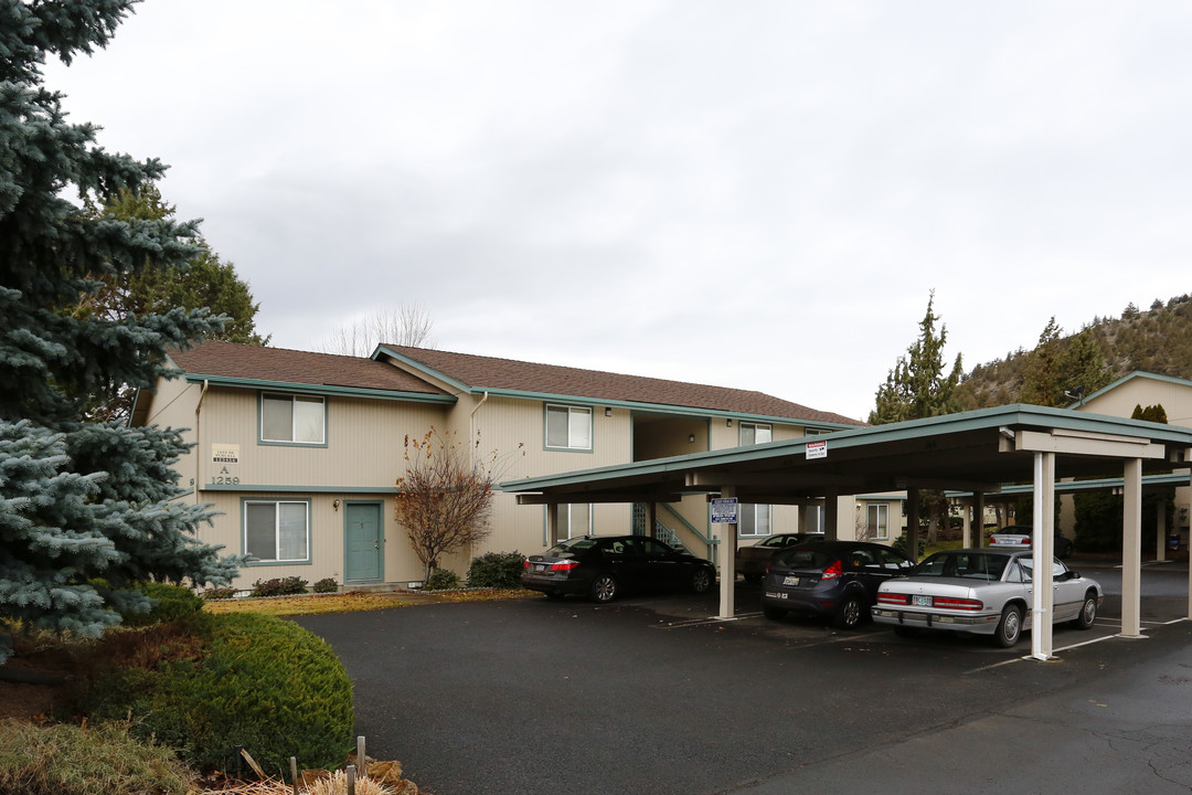 Shadow Butte Apartments in Bend, OR - Building Photo