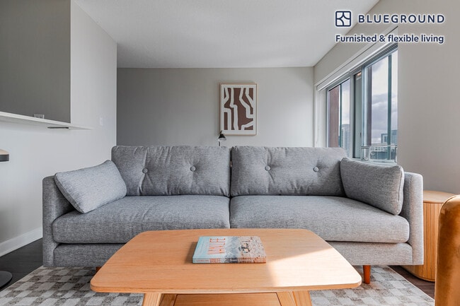 121 W Chestnut St in Chicago, IL - Building Photo - Building Photo