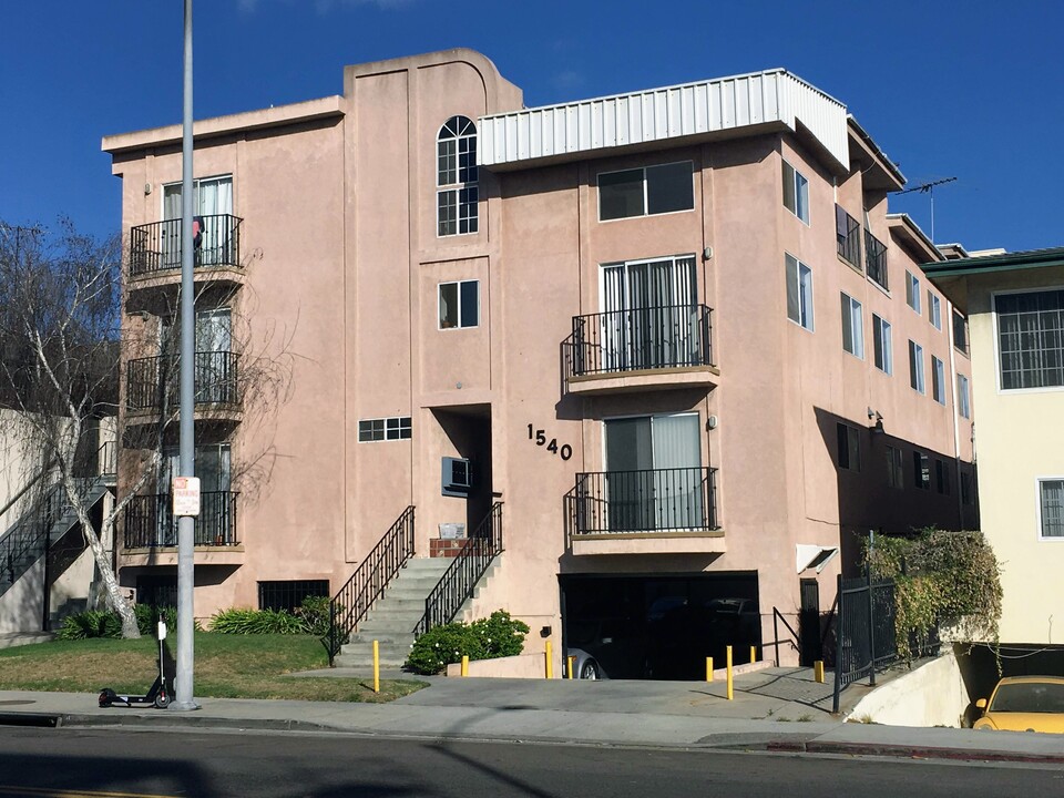 1540 S Fairfax Ave in Los Angeles, CA - Building Photo