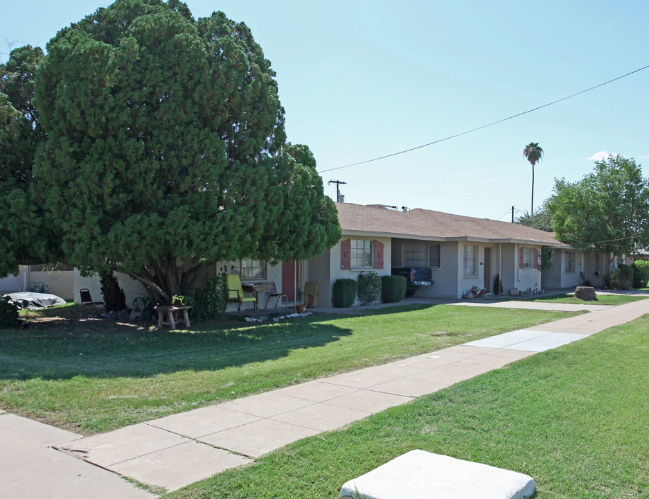 Bel-Aire Manor in Mesa, AZ - Building Photo