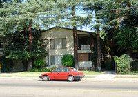 5740 Hazeltine Ave in Van Nuys, CA - Building Photo - Building Photo