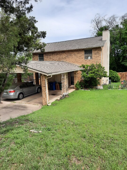 8105 Dunn St in Austin, TX - Building Photo