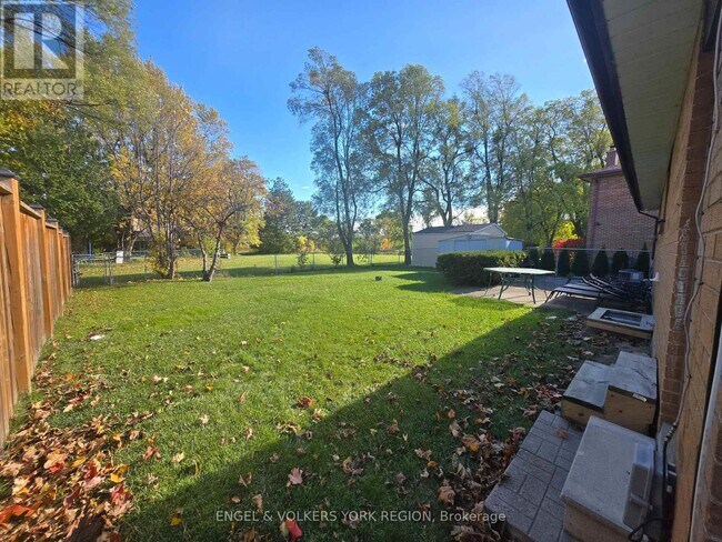 18 Elrose Rd in Brampton, ON - Building Photo - Building Photo