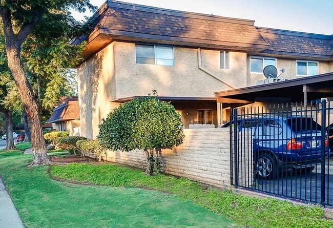 2121 E Grand Ave in Escondido, CA - Building Photo - Building Photo