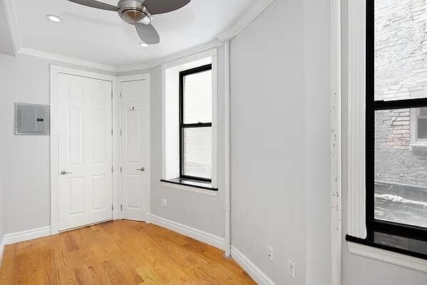 326 E 35th St in New York, NY - Building Photo