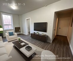 372 Darling St in Brantford, ON - Building Photo