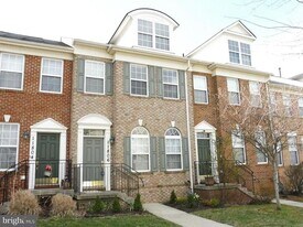 11808 Oxbridge Dr in Germantown, MD - Building Photo